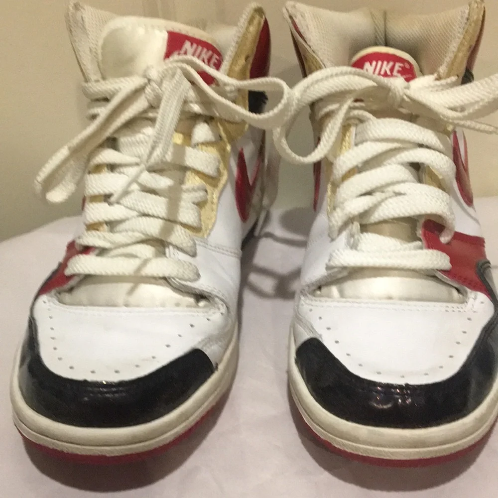 NIKE COURT FORCE women lace up Basketball High tops Sneakers 316117-161 size 7.5